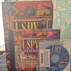 Scholastic I Spy Fantasy Set - Red and Yellow